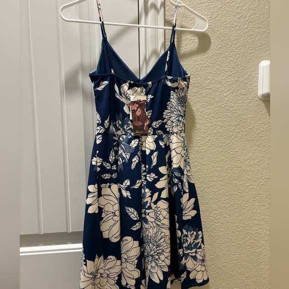 blue and white floral dress - Picture 2 of 3